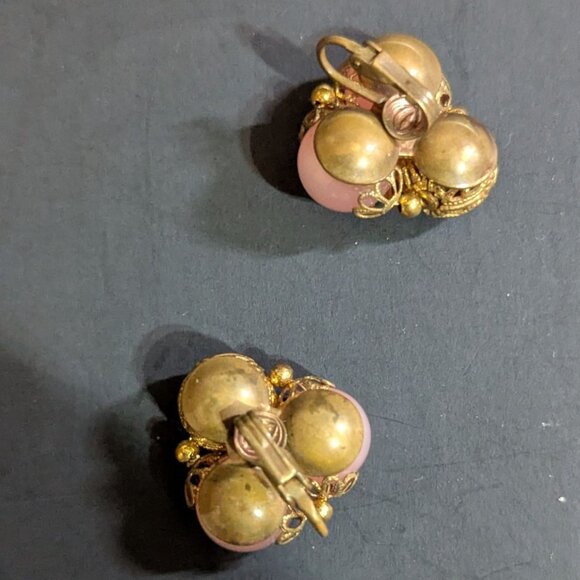 Vintage Pink Bead & Filigree Clip-On Earrings Costume Jewelry Retro Style - Picture 6 of 7